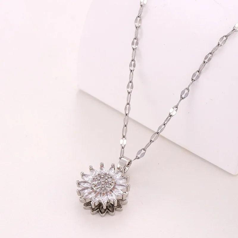 ZAKOL Bloom Pendant Necklace