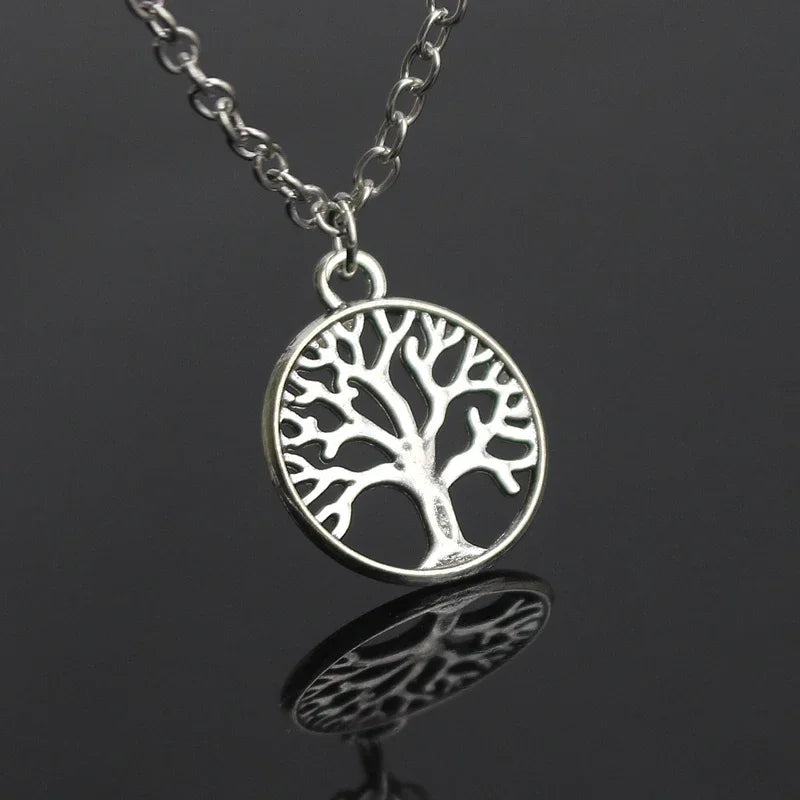 PunkLeaf Pendant Necklace for Women – Edgy Plant Jewelry with Rhinestones